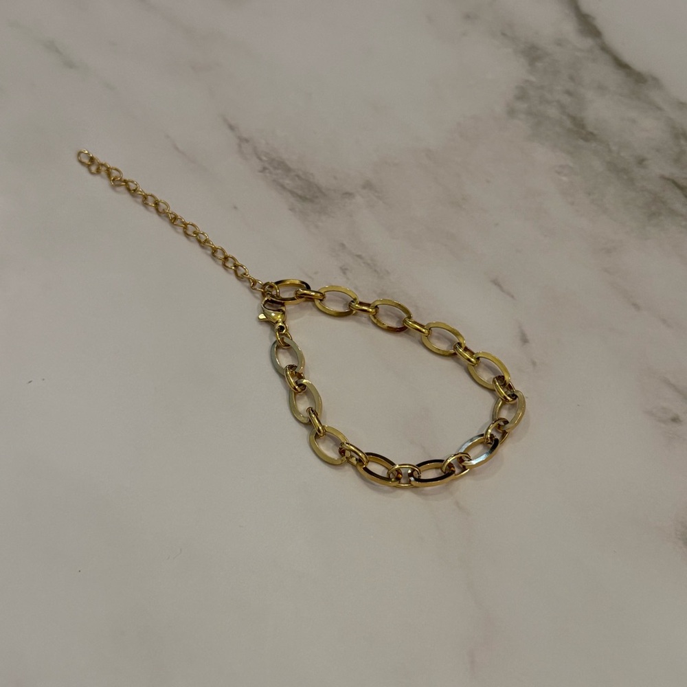 Chic Gold Link Bracelet